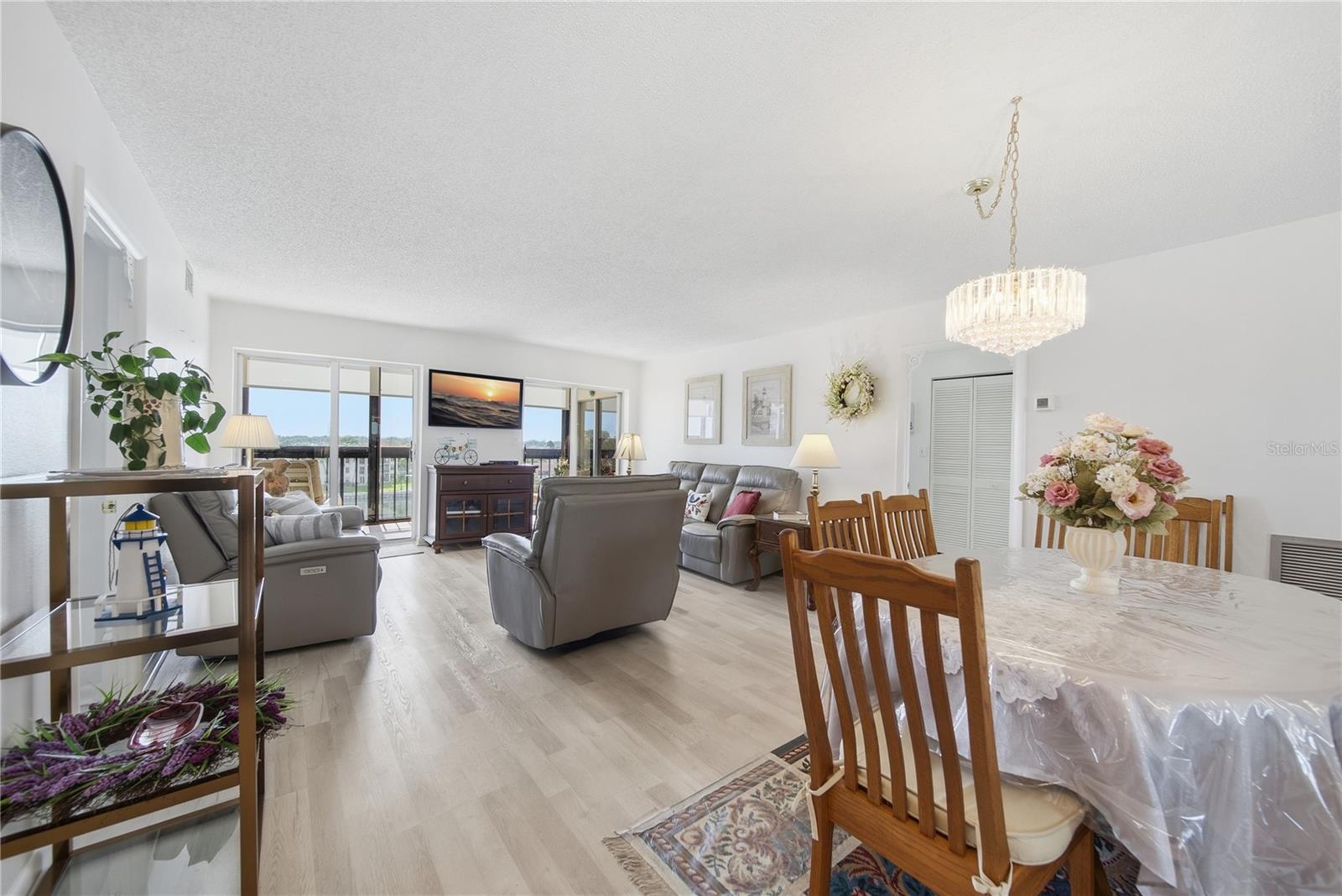 Image 9 of 31 For 19029 Us Highway 19 N 9-401