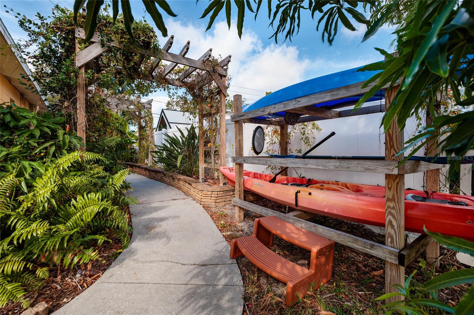 Image 21 of 30 For 9665 2nd Street N