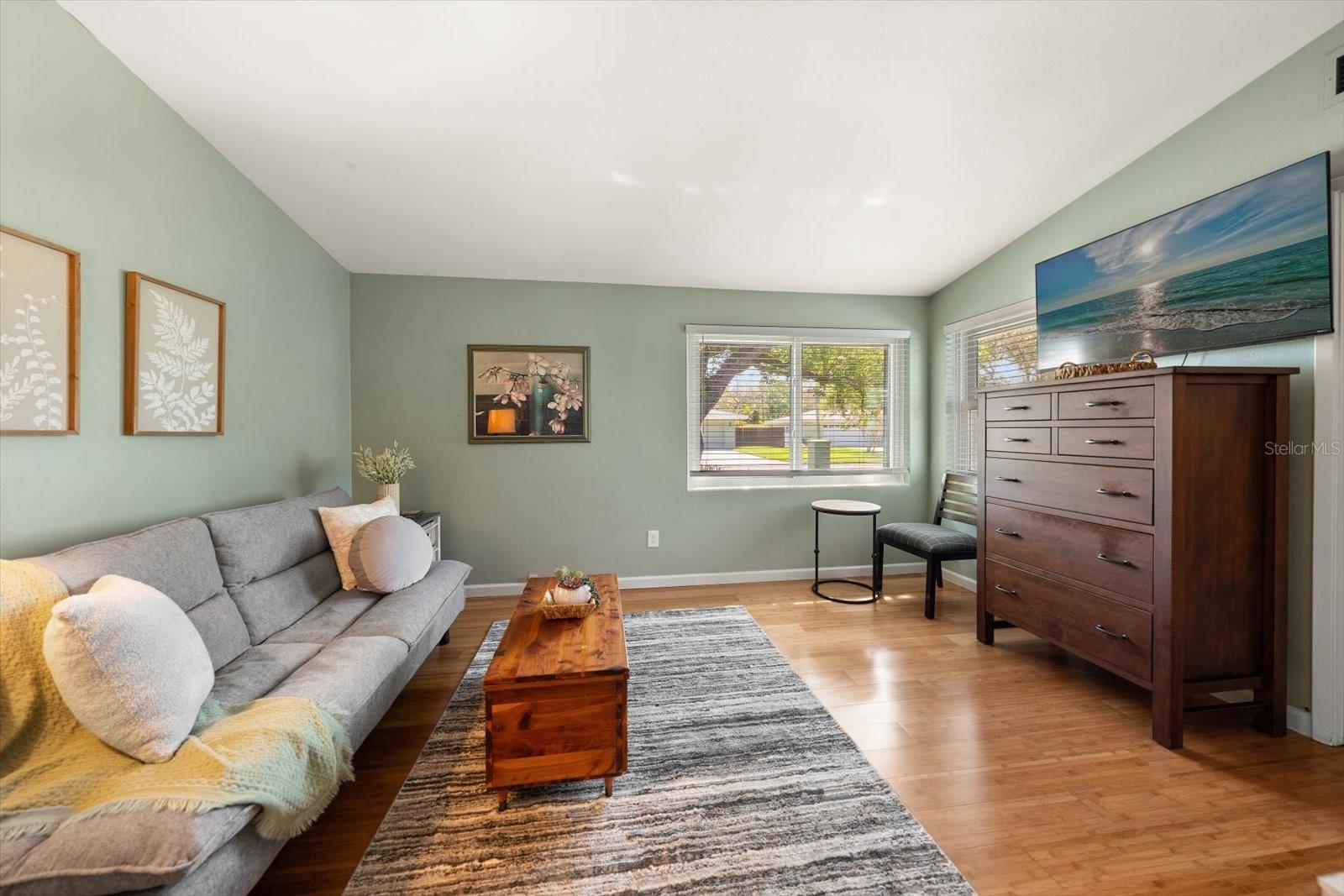 Image 27 of 57 For 210 Live Oak Lane