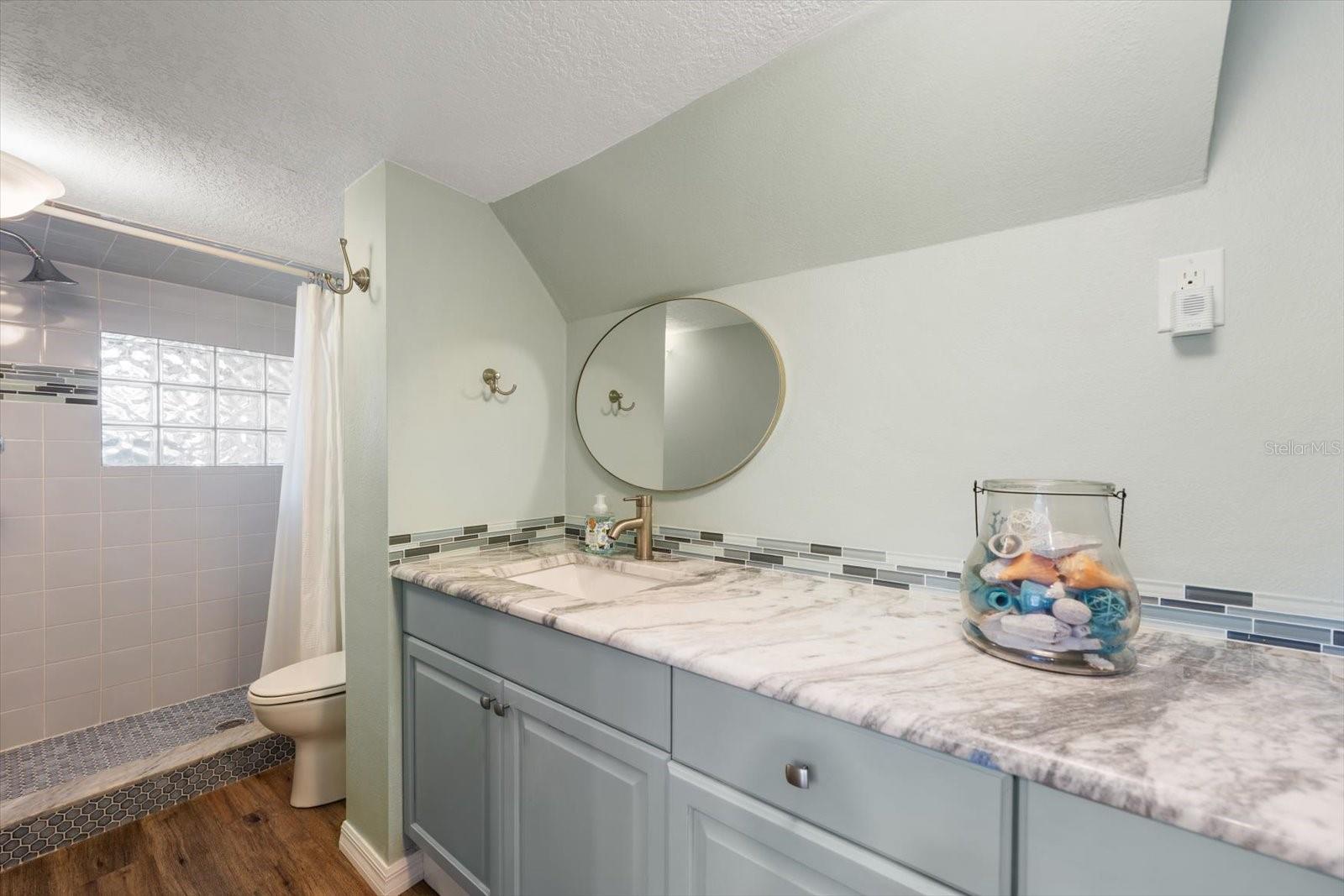 Image 31 of 57 For 210 Live Oak Lane