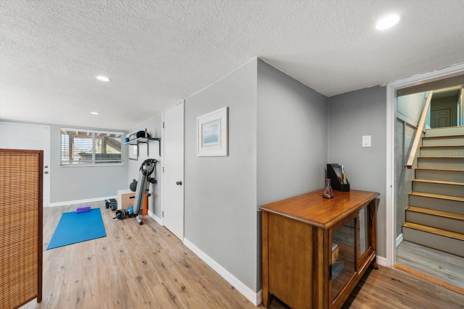 Image 32 of 57 For 210 Live Oak Lane