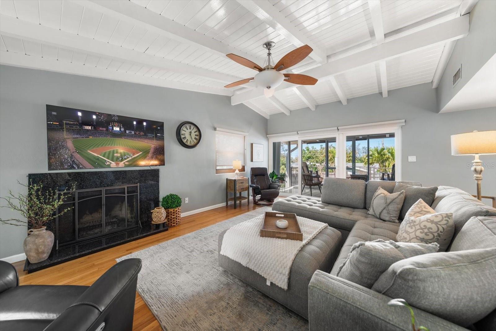 Image 7 of 57 For 210 Live Oak Lane