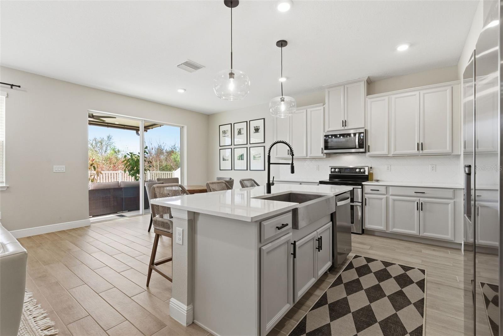 Listing photo id 10 for 13530 Palmera Vista Drive