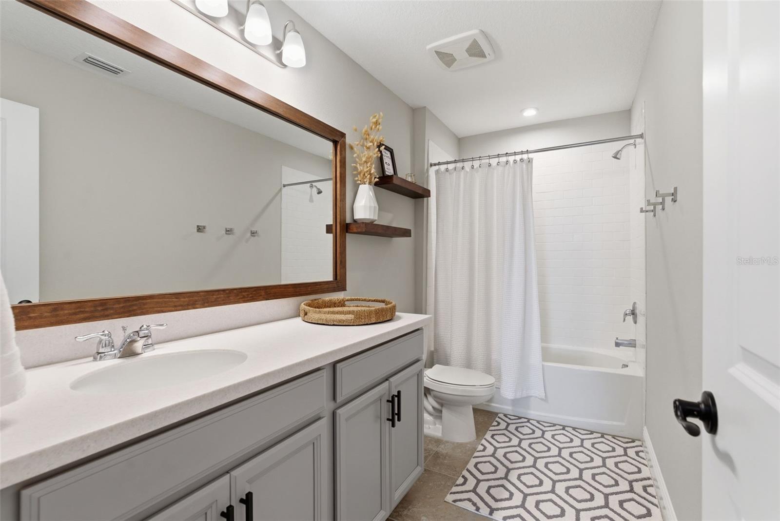 Listing photo id 32 for 13530 Palmera Vista Drive