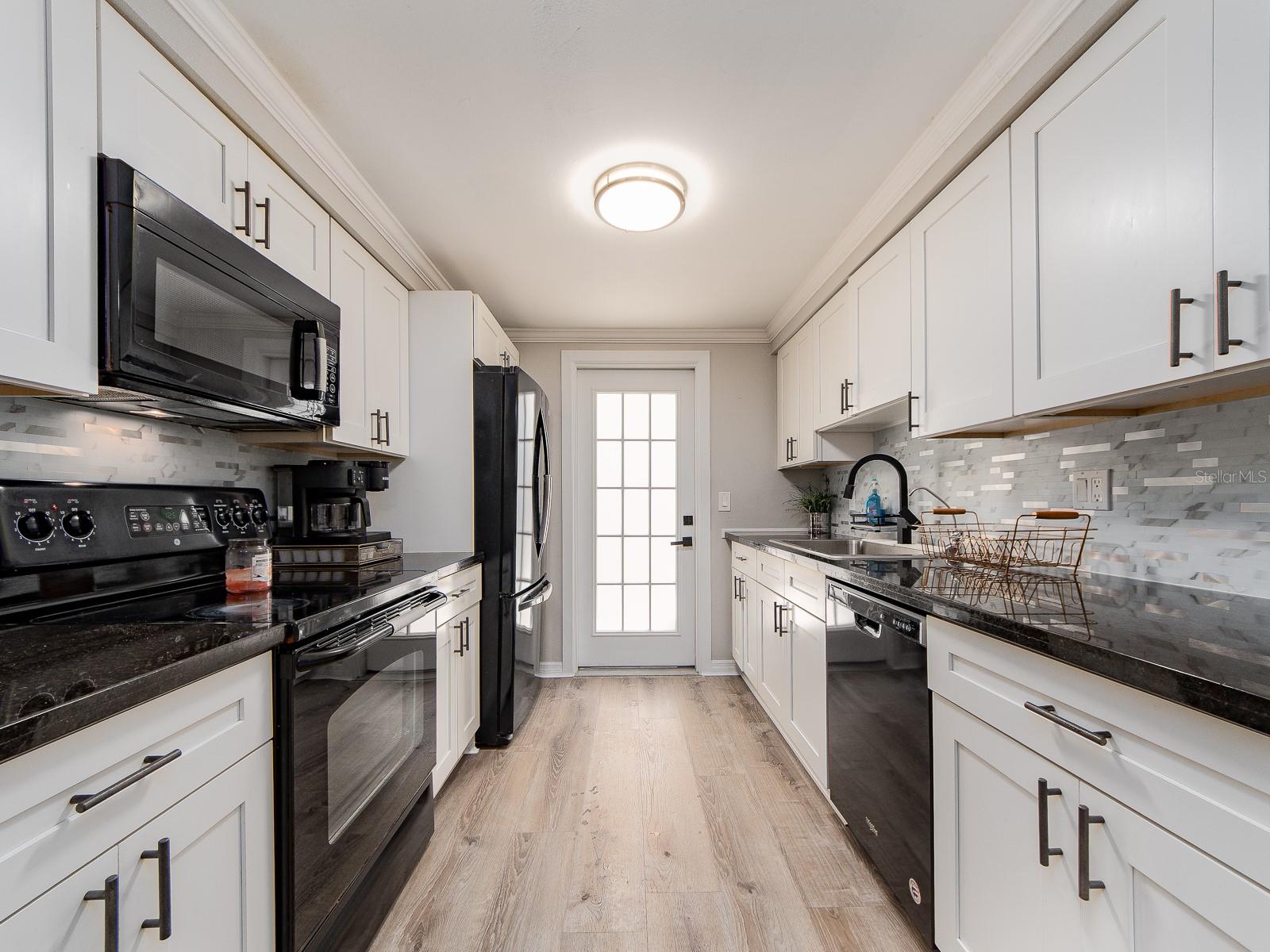 Image 10 of 32 For 3566 7th Avenue Se