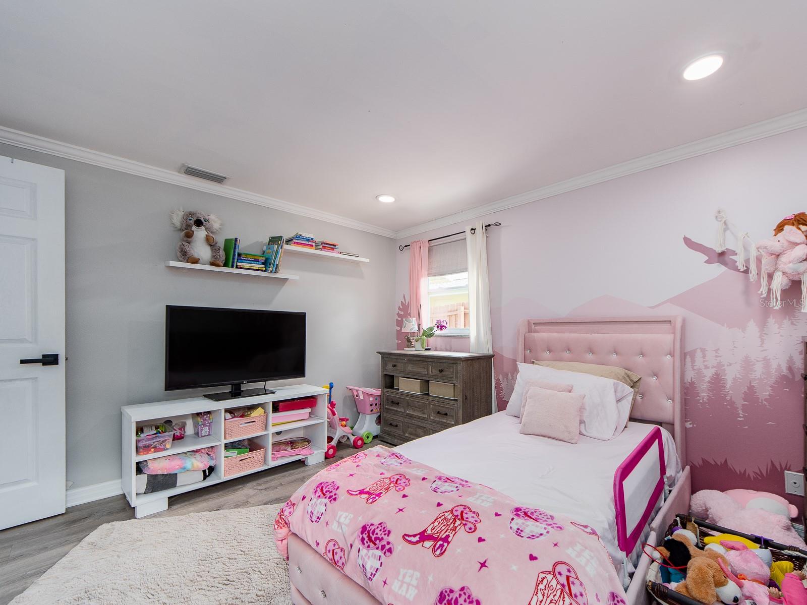 Image 22 of 32 For 3566 7th Avenue Se