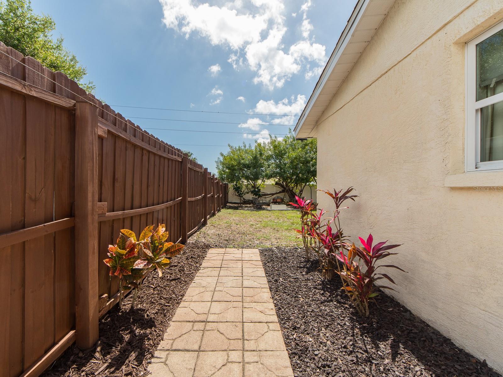 Image 25 of 32 For 3566 7th Avenue Se