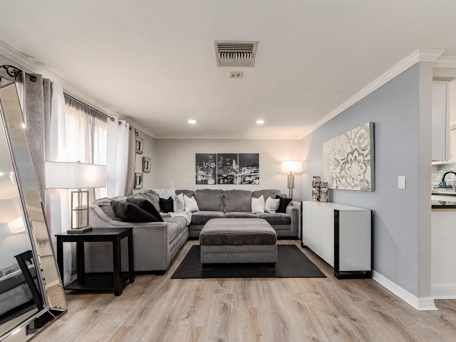 Image 4 of 32 For 3566 7th Avenue Se