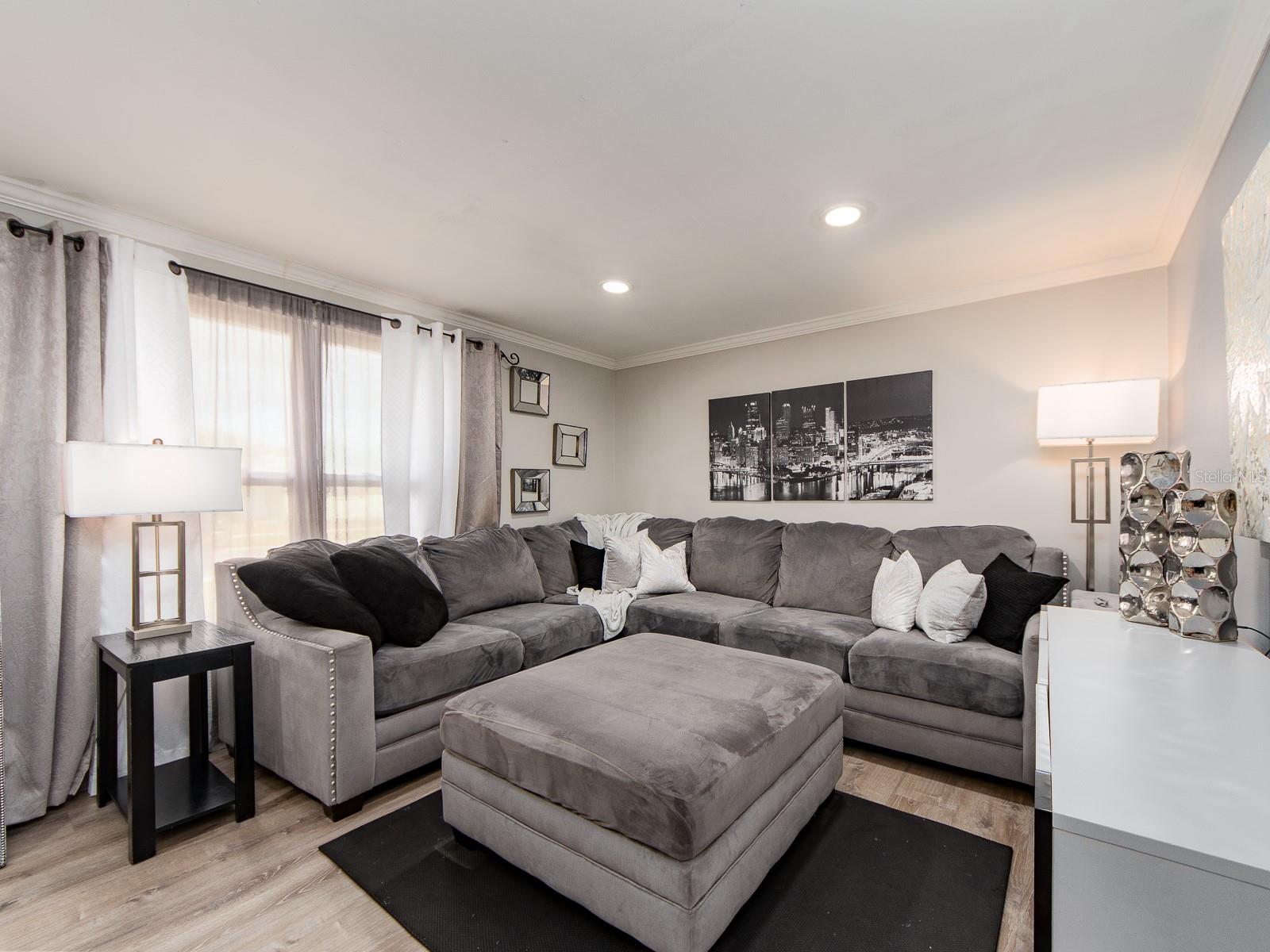 Image 6 of 32 For 3566 7th Avenue Se