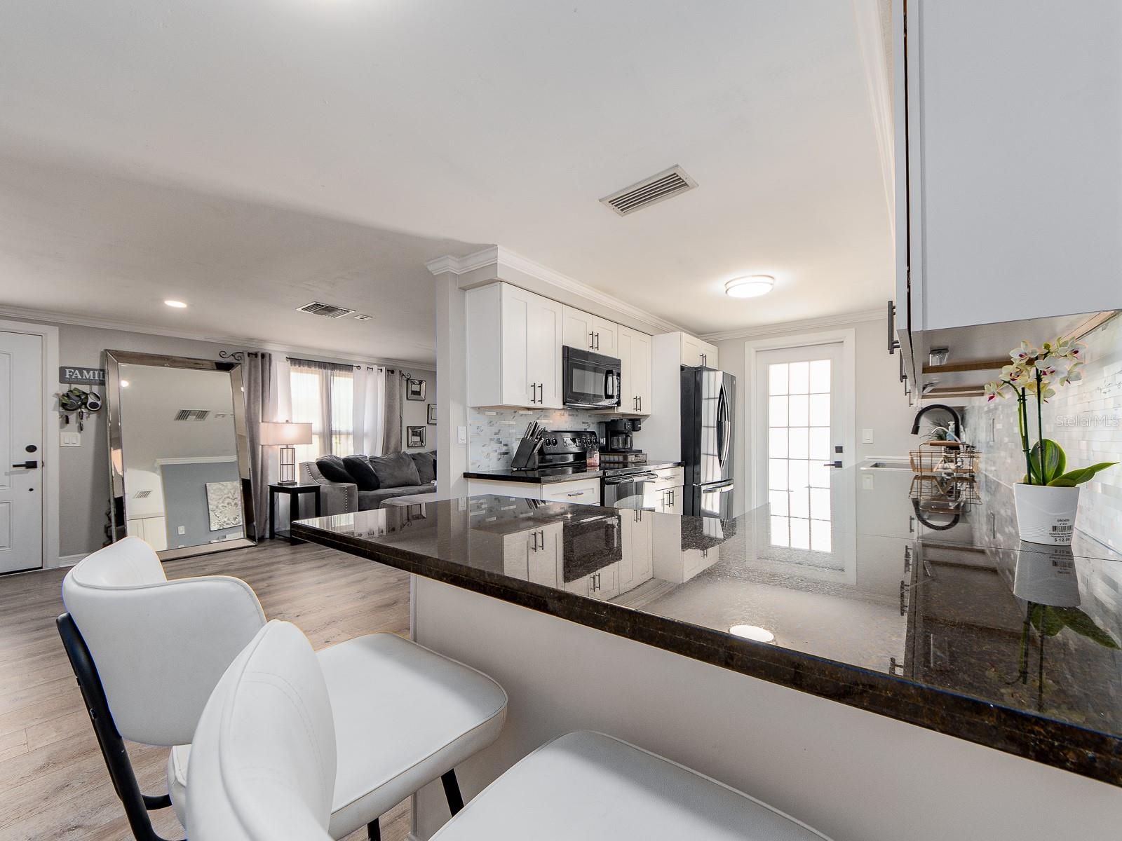 Image 8 of 32 For 3566 7th Avenue Se