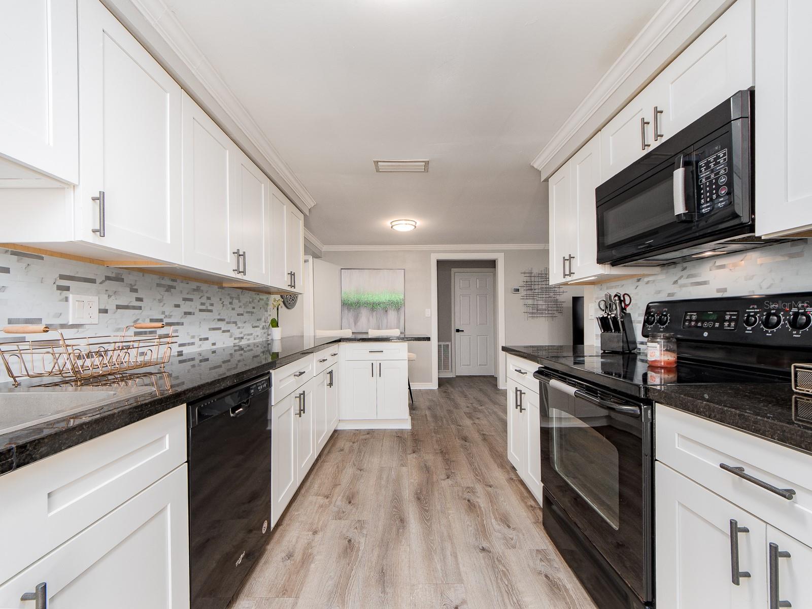 Image 9 of 32 For 3566 7th Avenue Se