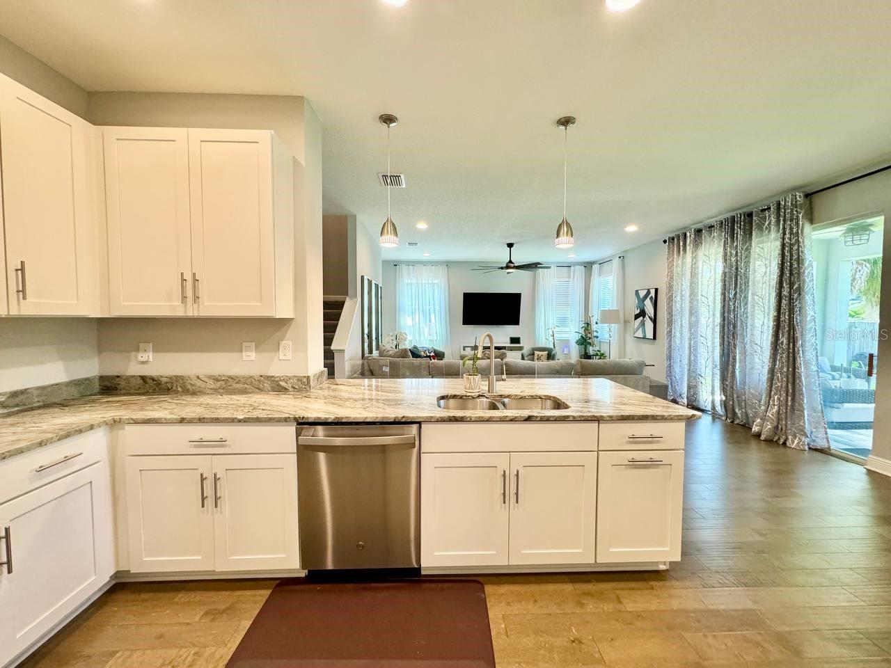 Image 11 of 46 For 816 Adalee Street