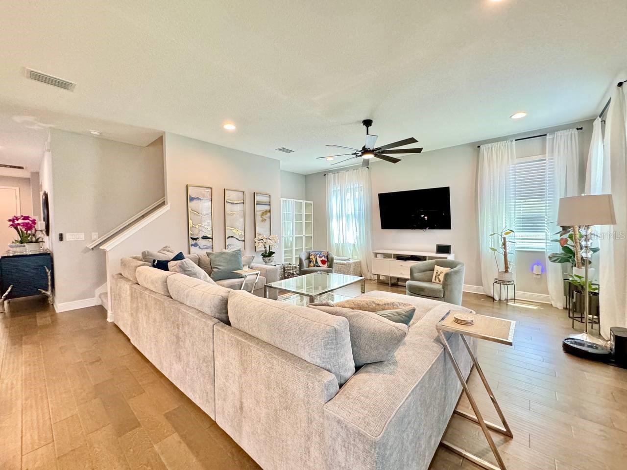 Image 12 of 46 For 816 Adalee Street