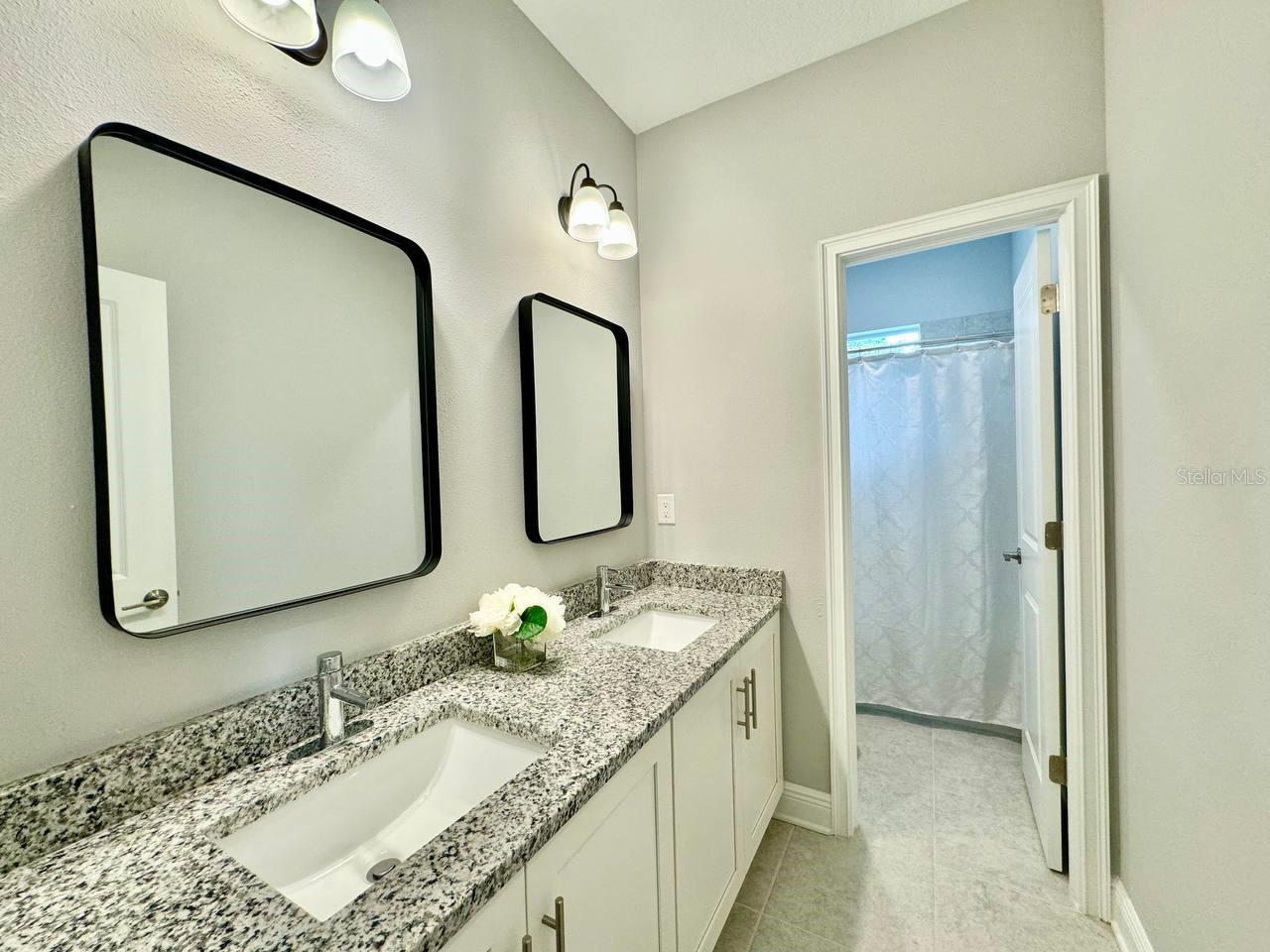 Image 22 of 46 For 816 Adalee Street