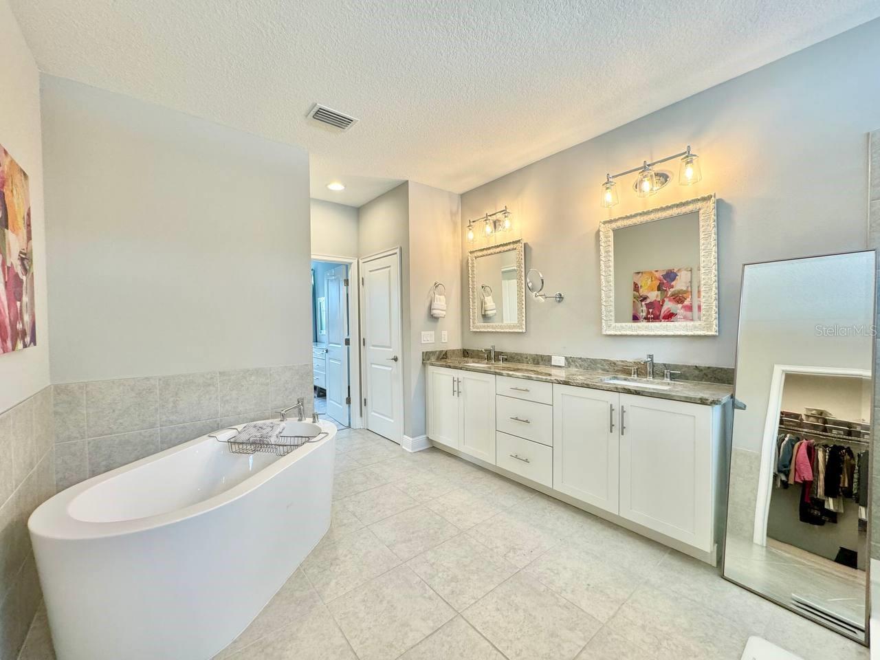 Image 32 of 46 For 816 Adalee Street