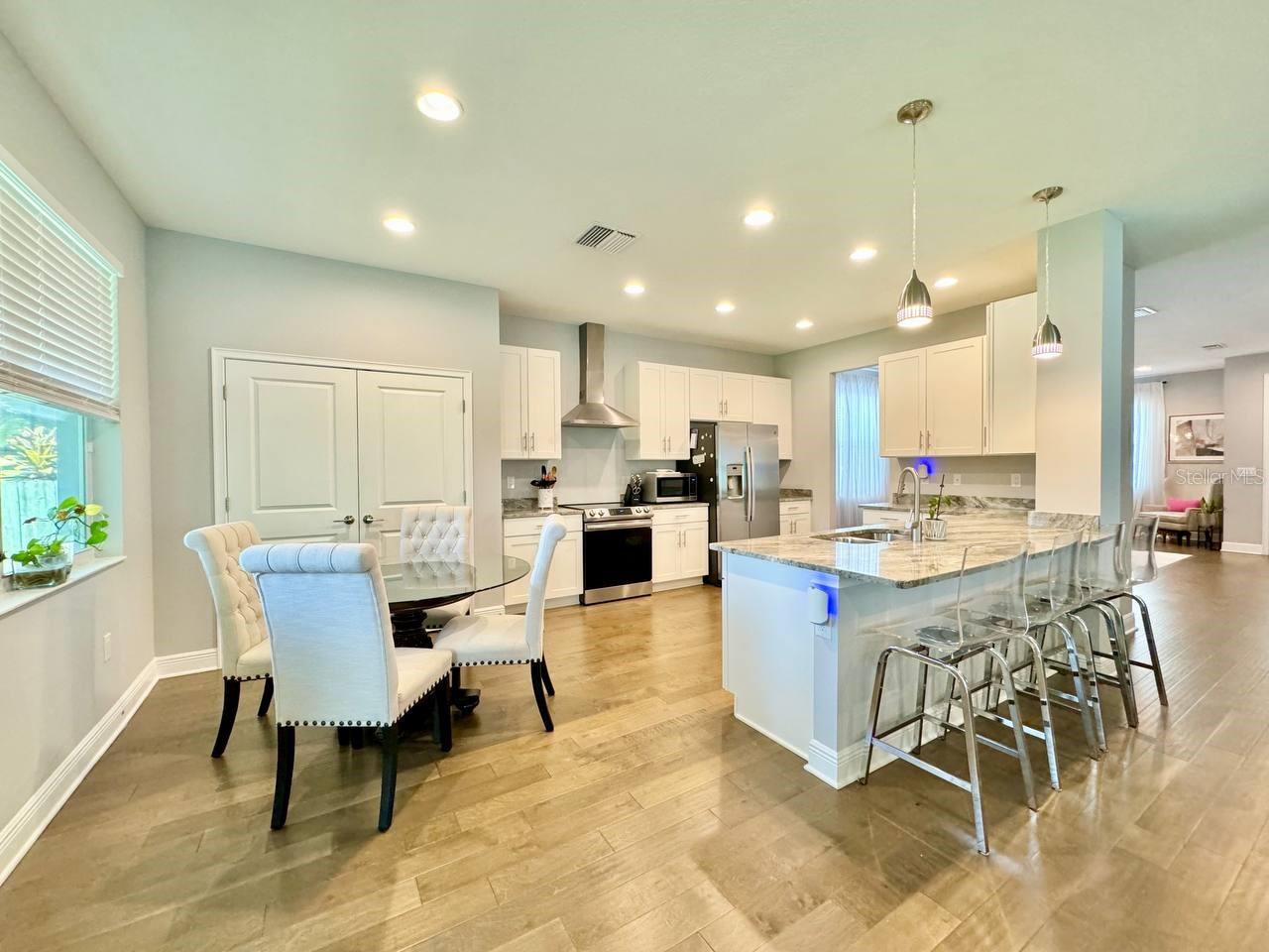 Image 6 of 46 For 816 Adalee Street