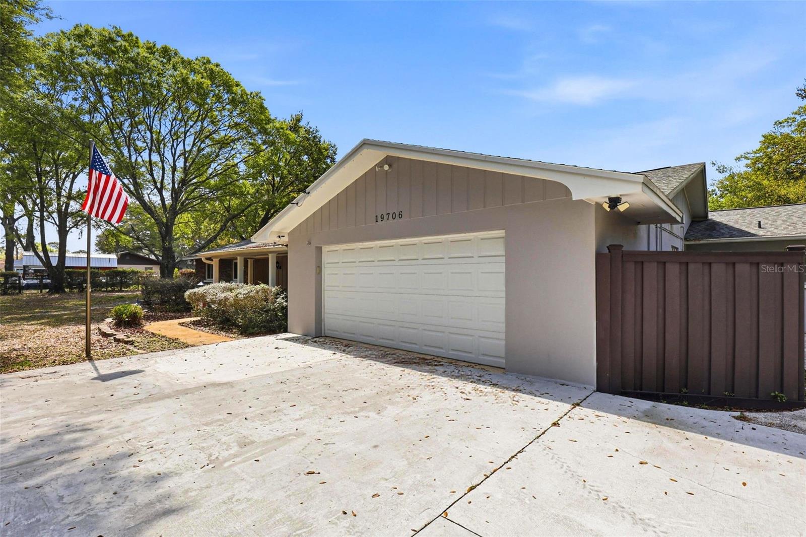 Listing photo id 11 for 19706 Angel Lane