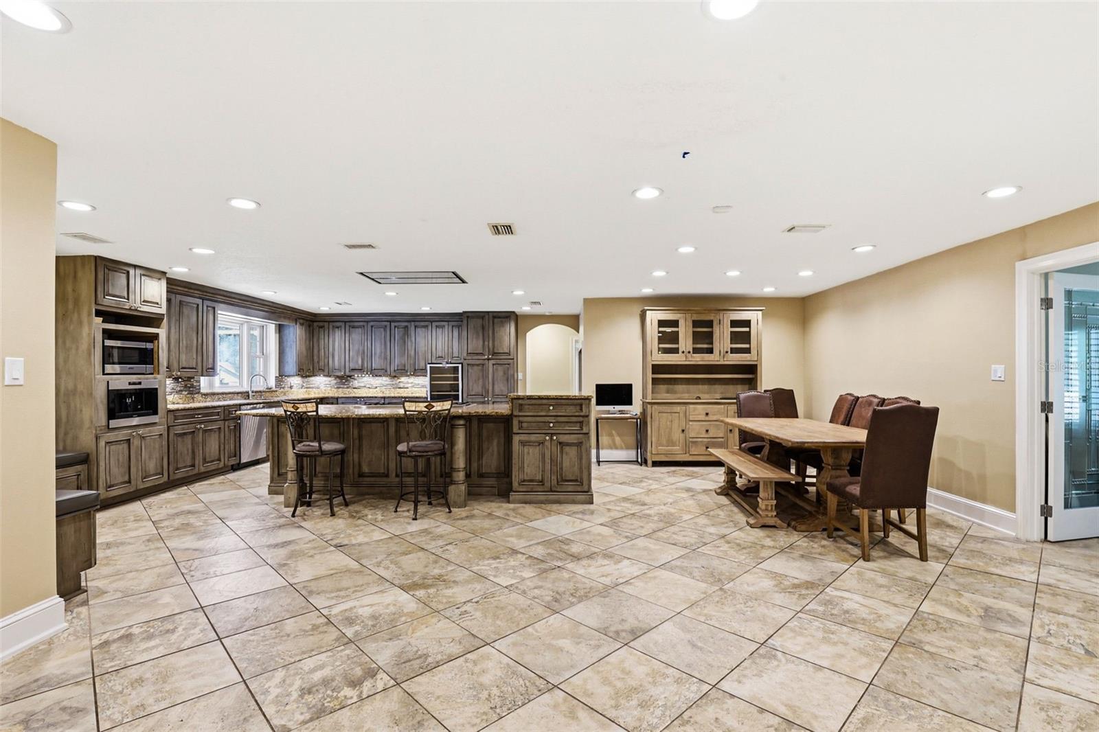 Listing photo id 19 for 19706 Angel Lane