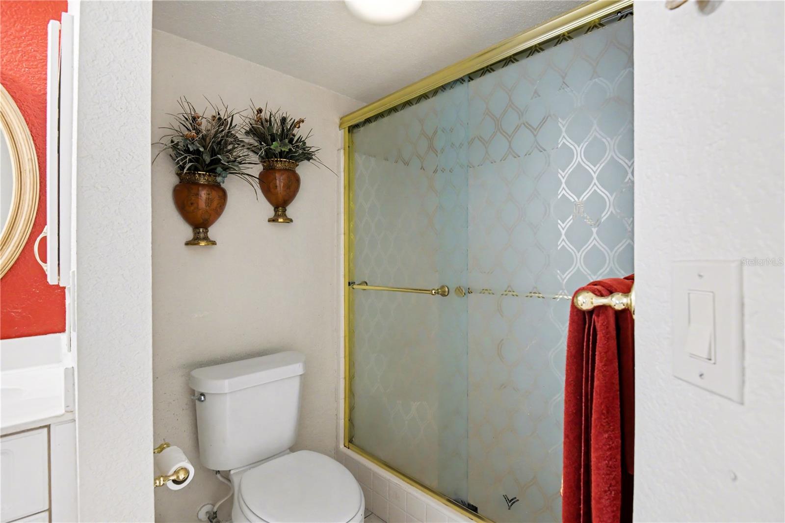 Image 19 of 28 For 5725 Greenwood Avenue 7104