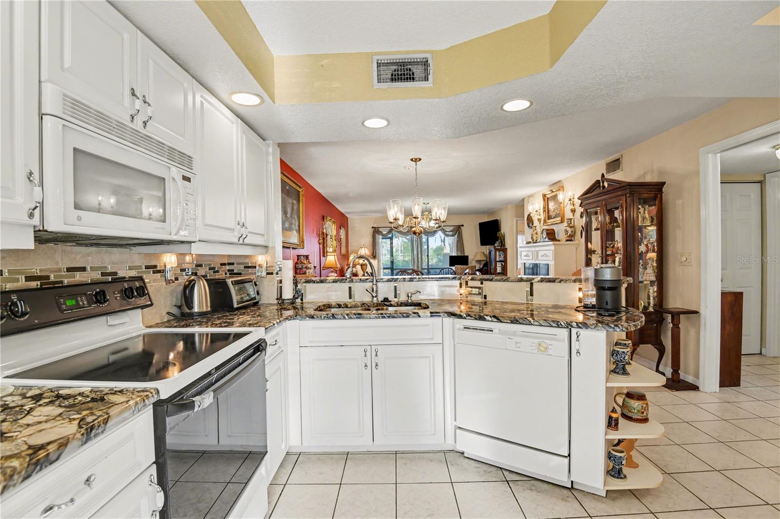 Image 8 of 28 For 5725 Greenwood Avenue 7104