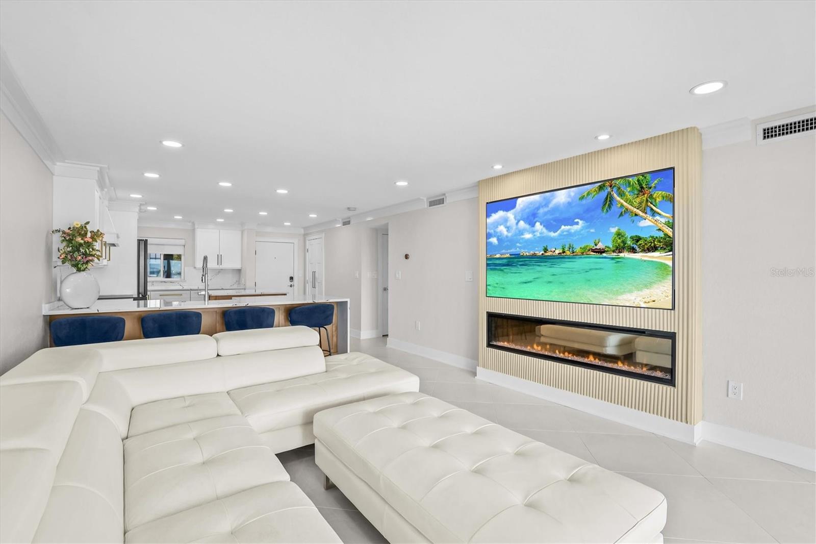 Image 13 of 59 For 865 Gulfview Boulevard 106