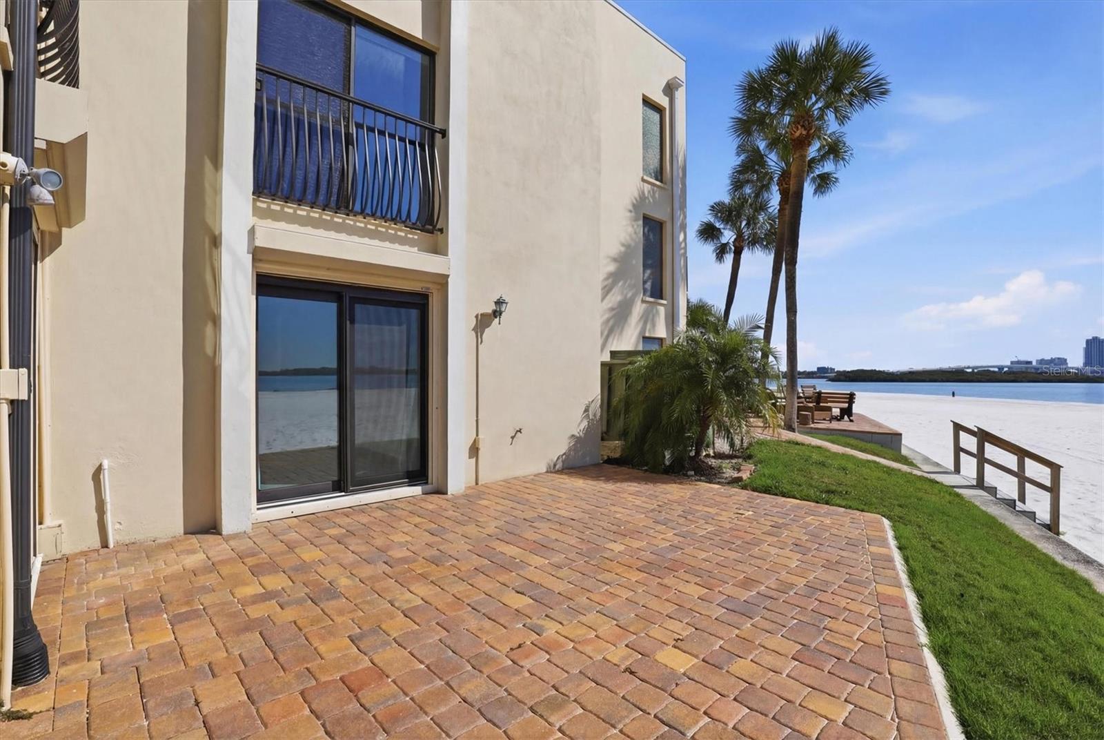 Image 17 of 59 For 865 Gulfview Boulevard 106