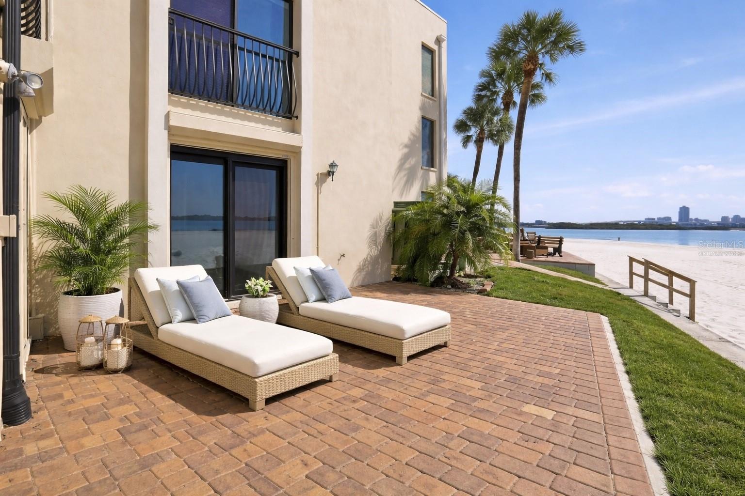 Image 18 of 59 For 865 Gulfview Boulevard 106