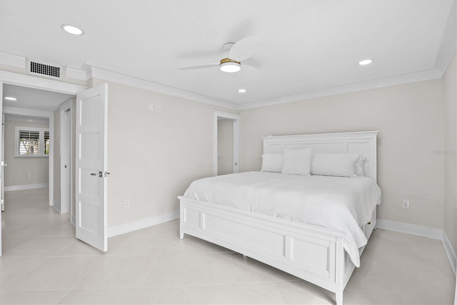 Image 19 of 59 For 865 Gulfview Boulevard 106