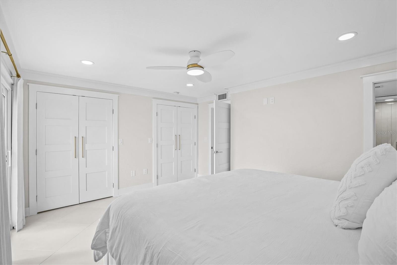 Image 20 of 59 For 865 Gulfview Boulevard 106