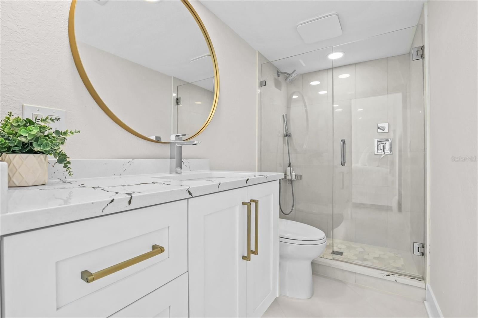 Image 21 of 59 For 865 Gulfview Boulevard 106