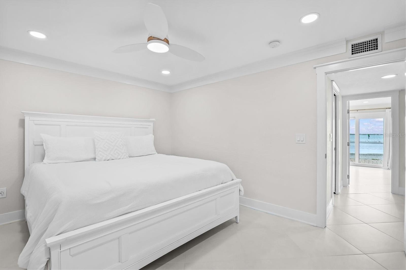 Image 23 of 59 For 865 Gulfview Boulevard 106