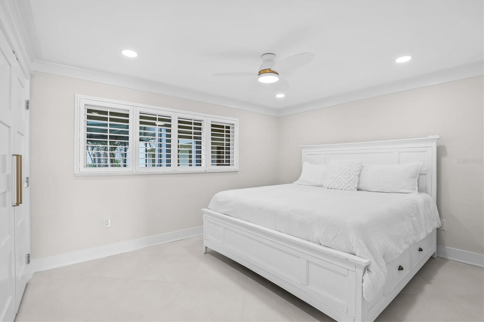 Image 24 of 59 For 865 Gulfview Boulevard 106