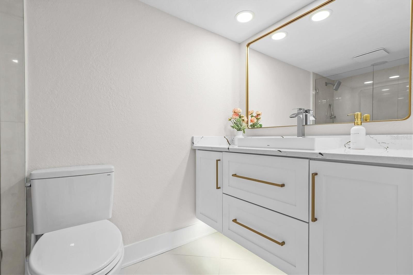 Image 27 of 59 For 865 Gulfview Boulevard 106