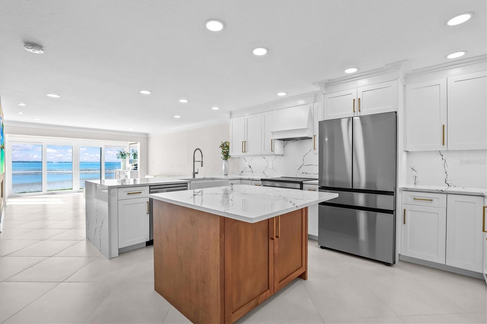 Image 29 of 59 For 865 Gulfview Boulevard 106