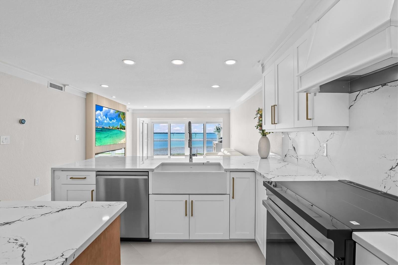 Image 34 of 59 For 865 Gulfview Boulevard 106