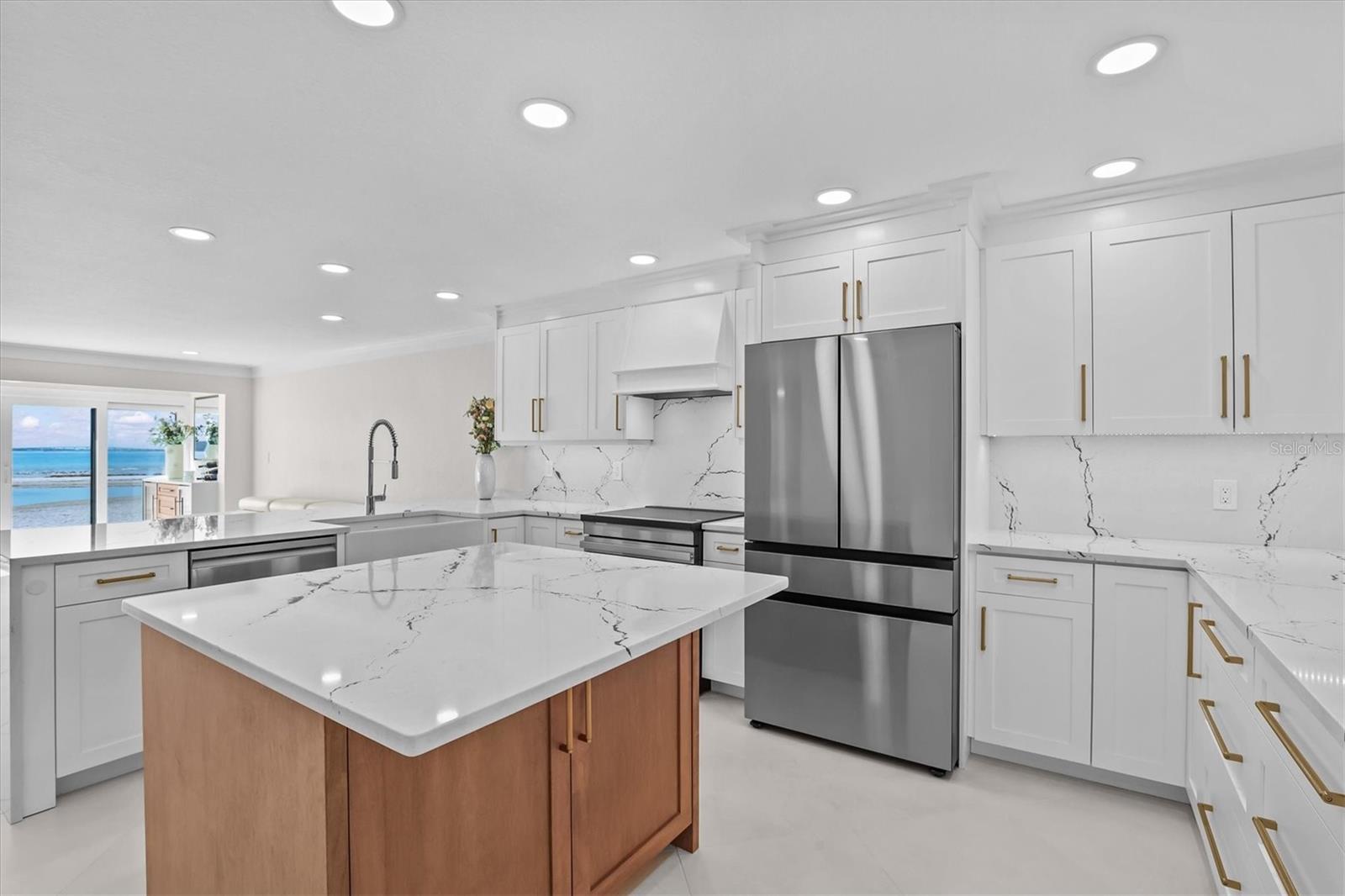 Image 4 of 59 For 865 Gulfview Boulevard 106