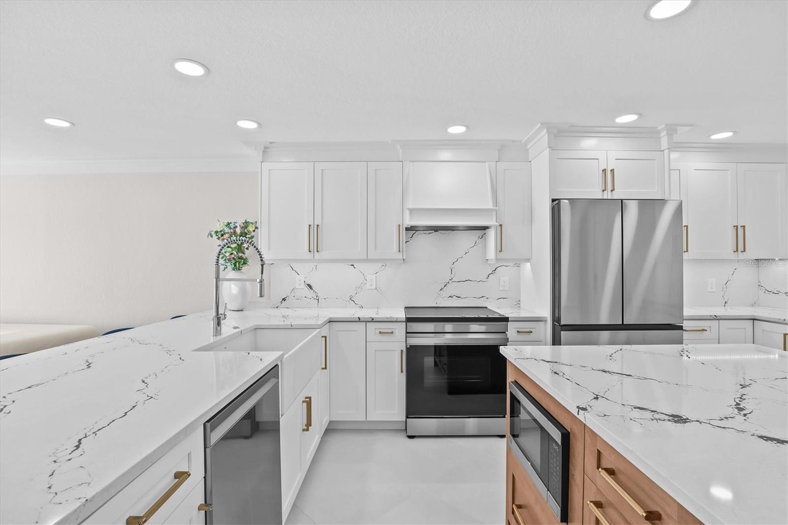 Image 5 of 59 For 865 Gulfview Boulevard 106