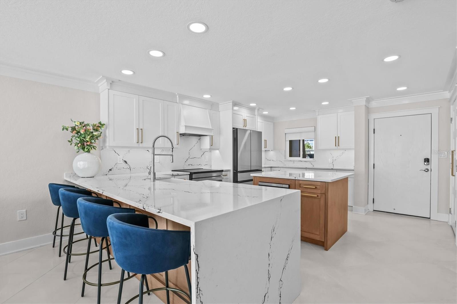 Image 6 of 59 For 865 Gulfview Boulevard 106