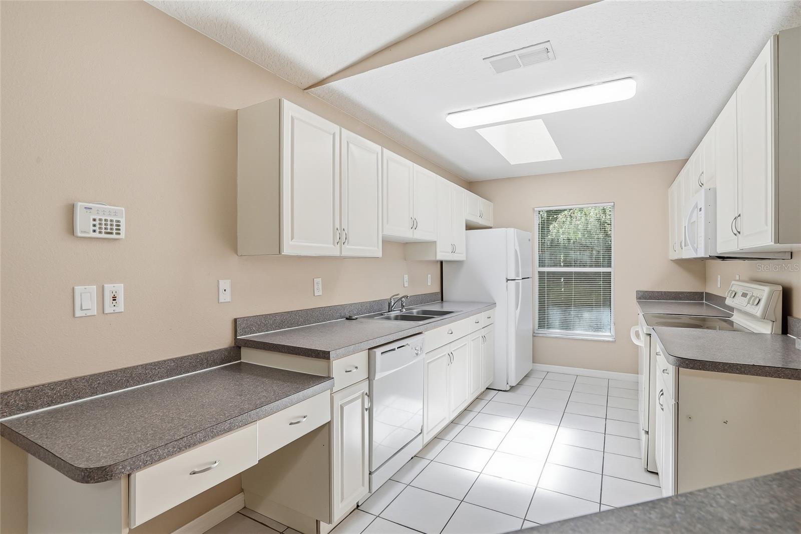 Image 10 of 37 For 4717 Lakewood Drive