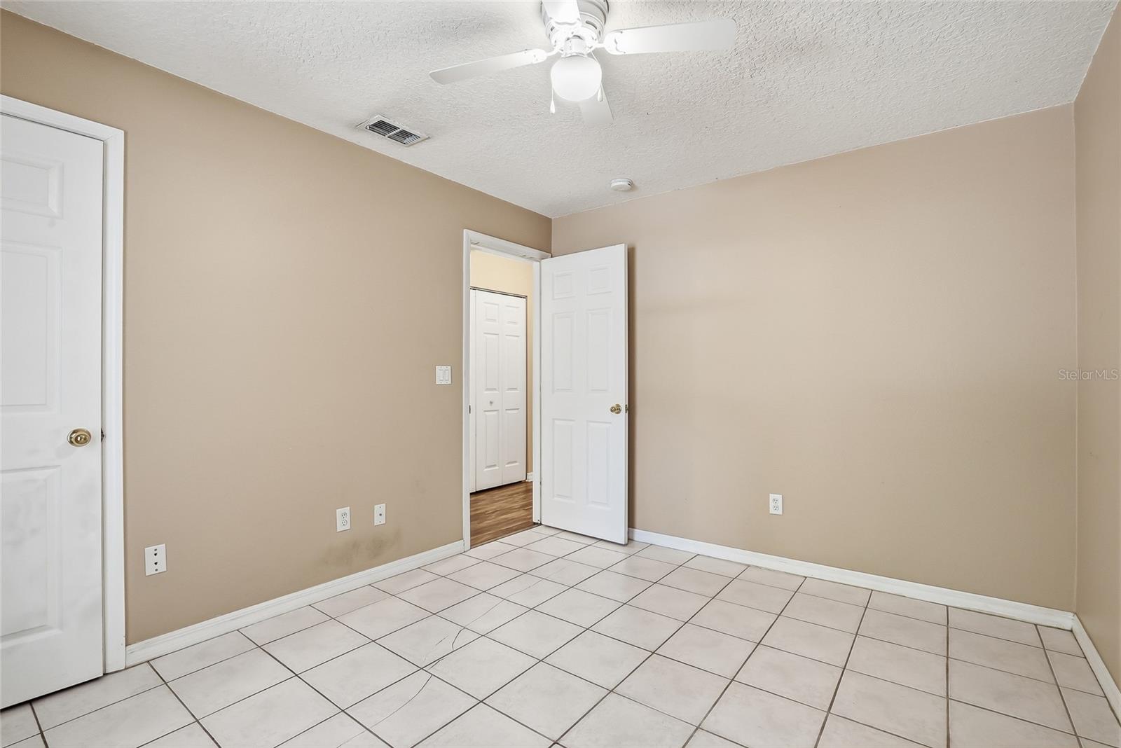 Image 19 of 37 For 4717 Lakewood Drive