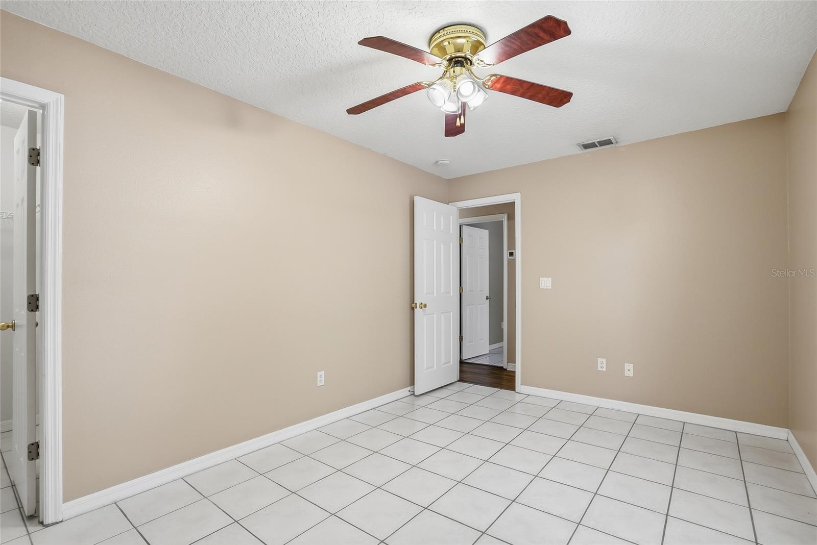 Image 23 of 37 For 4717 Lakewood Drive