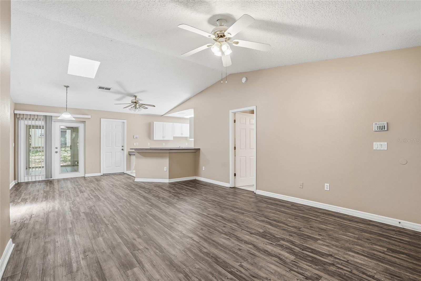 Image 4 of 37 For 4717 Lakewood Drive