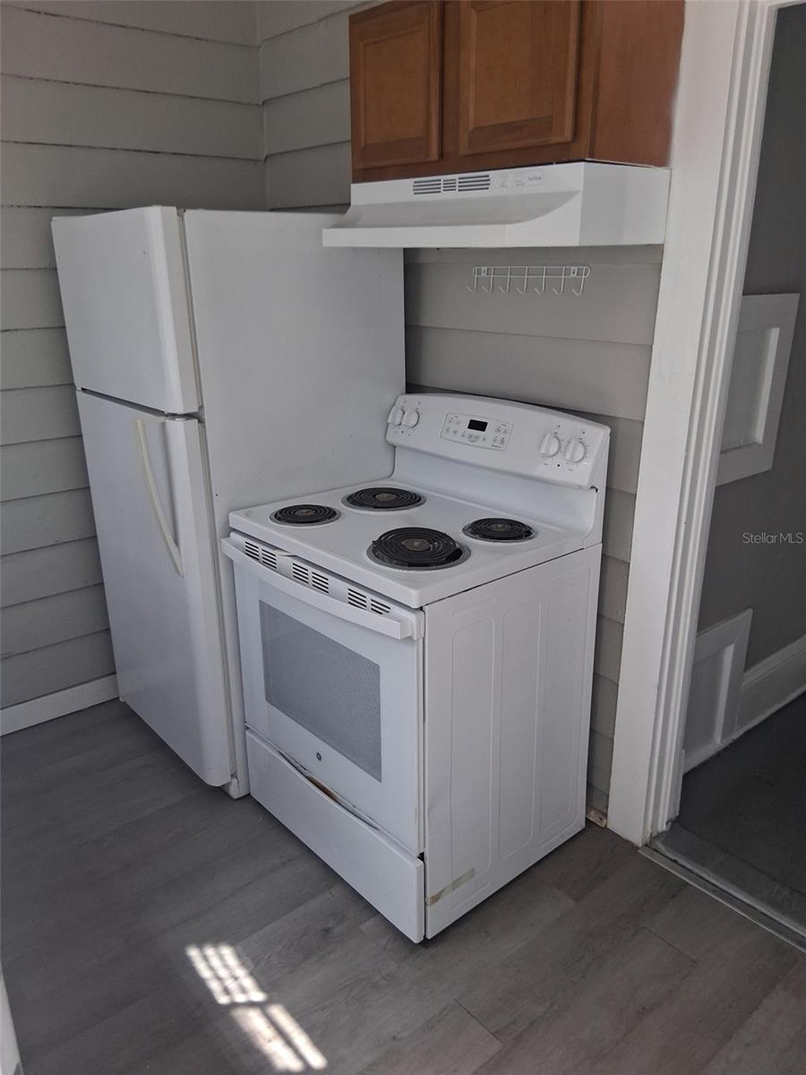 Image 3 of 8 For 808 Livingston Street 3