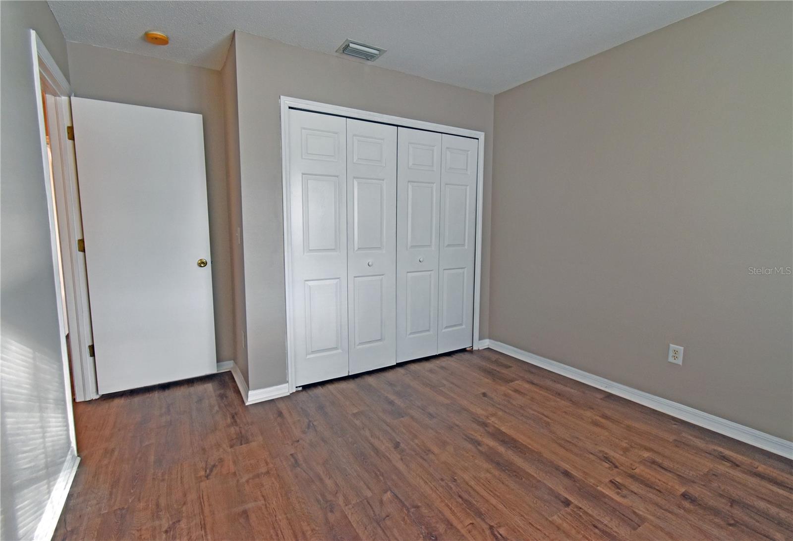 Image 25 of 32 For 4077 Dolphin Drive