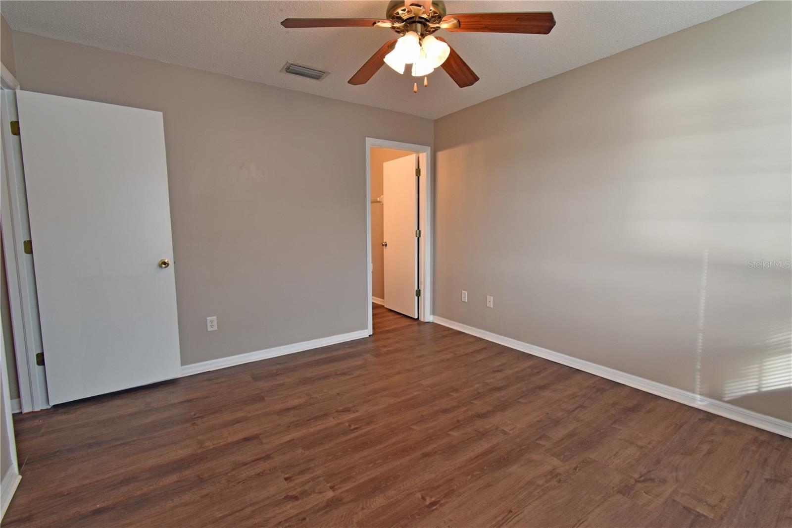 Image 29 of 32 For 4077 Dolphin Drive