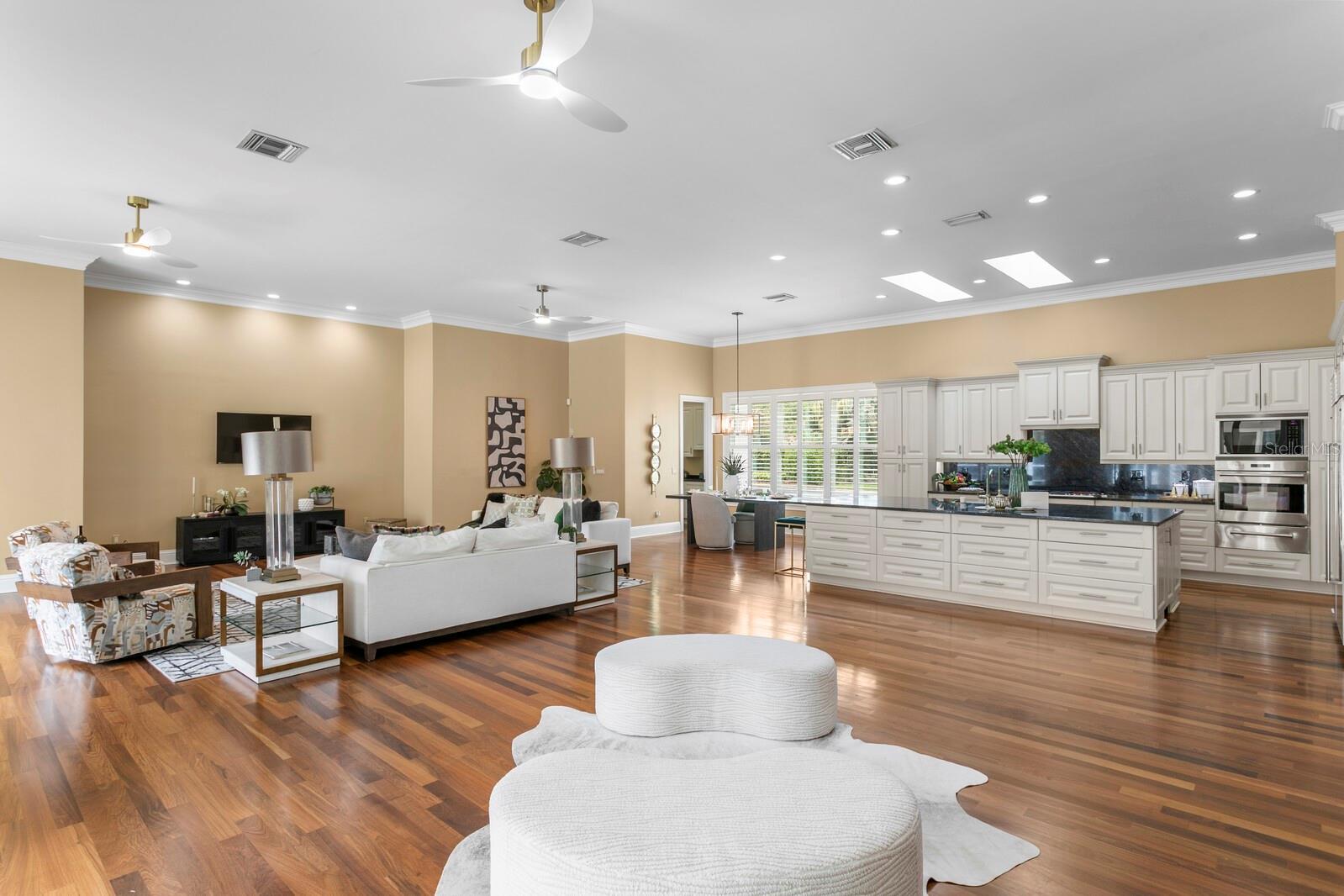 Image 18 of 46 For 16504 Avila Boulevard