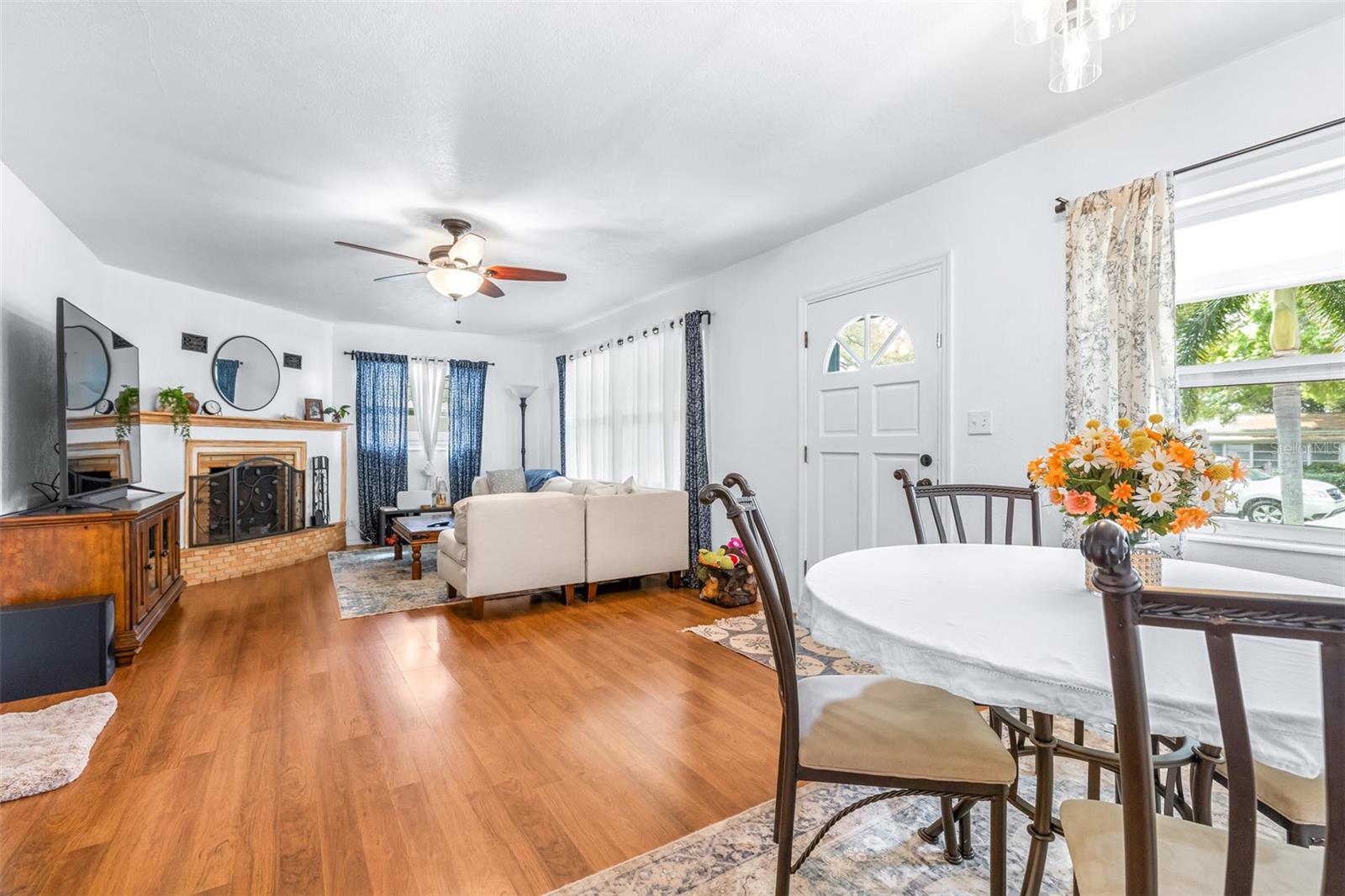 Image 3 of 14 For 222 14th Avenue Sw