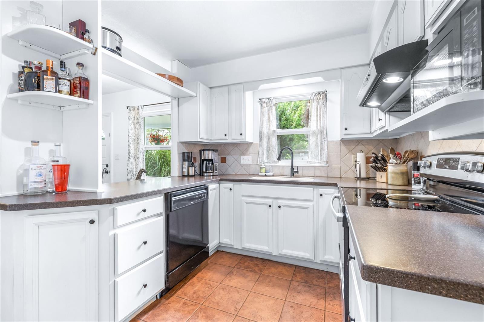 Image 4 of 14 For 222 14th Avenue Sw