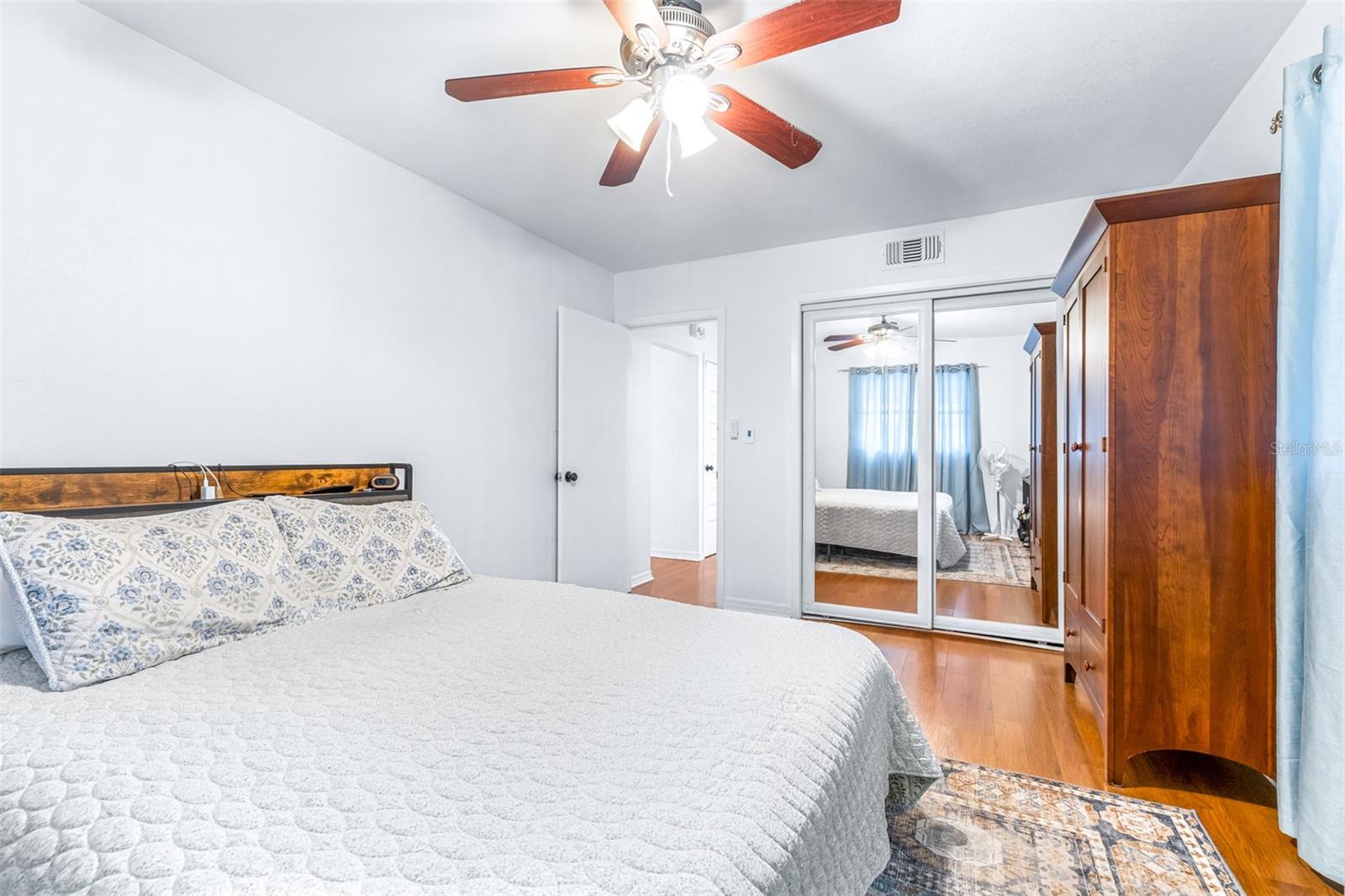 Image 5 of 14 For 222 14th Avenue Sw