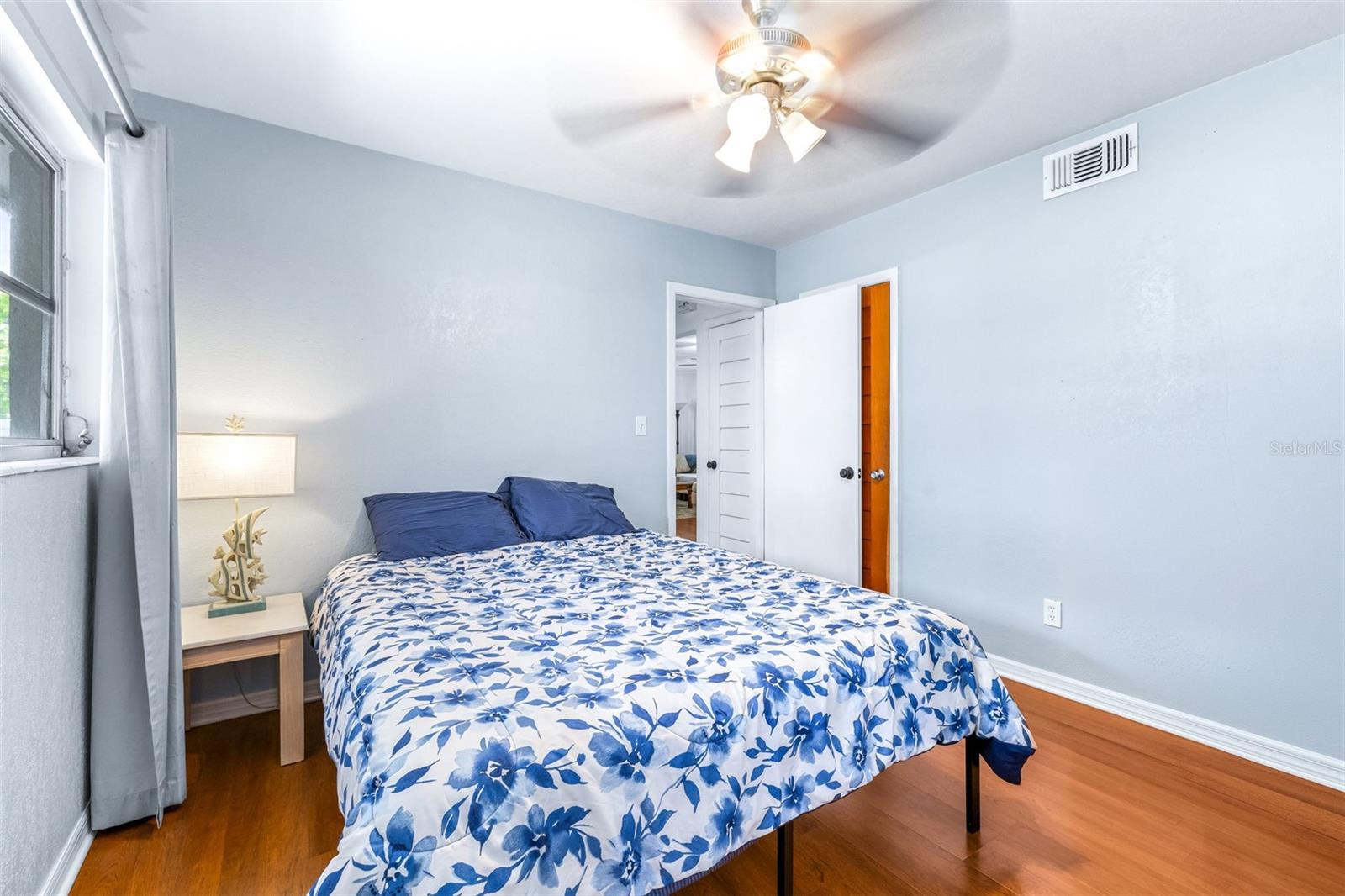 Image 7 of 14 For 222 14th Avenue Sw